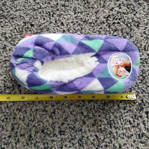 🆕️ Disney Frozen II Snuggle Toes - Picture 3 of 3